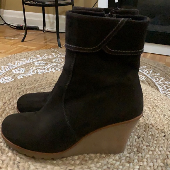 La Canadienne Brown Suede Waterproof 